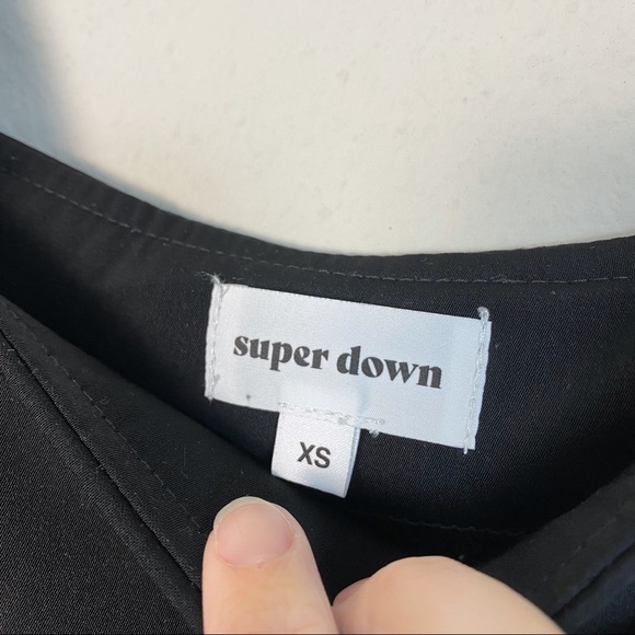 Superdown Helene Black Tie Strap Layered Top - Picture 6 of 8